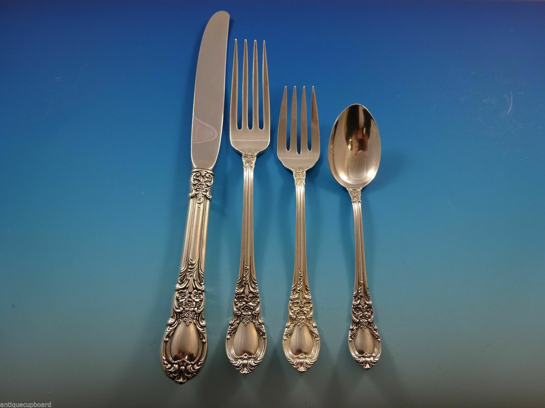 Lunt American Victorian Sterling Silver 4-Pc Dinner Place Setting: Lunt American Victorian Sterling Silver 4-Pc Dinner Place Setting Enhance your dining experience with this exquisite 4-piece dinner size place setting from the American Victorian pattern by Lunt. Craf