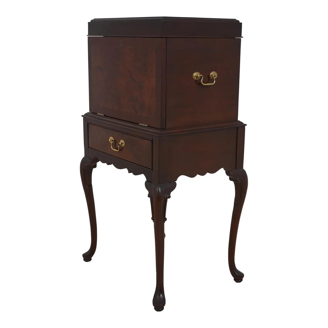 Hickory White Mahogany Silver Chest with Burl Front: Hickory White Mahogany Silver Chest with Burl Front This exquisite Hickory White Mahogany Silver Chest features a stunning burl front, showcasing a traditional style that adds elegance to any room. It