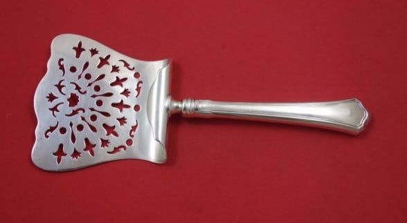 Wallace Washington Sterling Silver Asparagus Server 9 5/8 Inch: Wallace Washington Sterling Silver Asparagus Server 9 5/8 Inch This exquisite asparagus server, part of the Washington pattern by Wallace, is crafted from high-quality sterling silver. Measuring 9 5/8