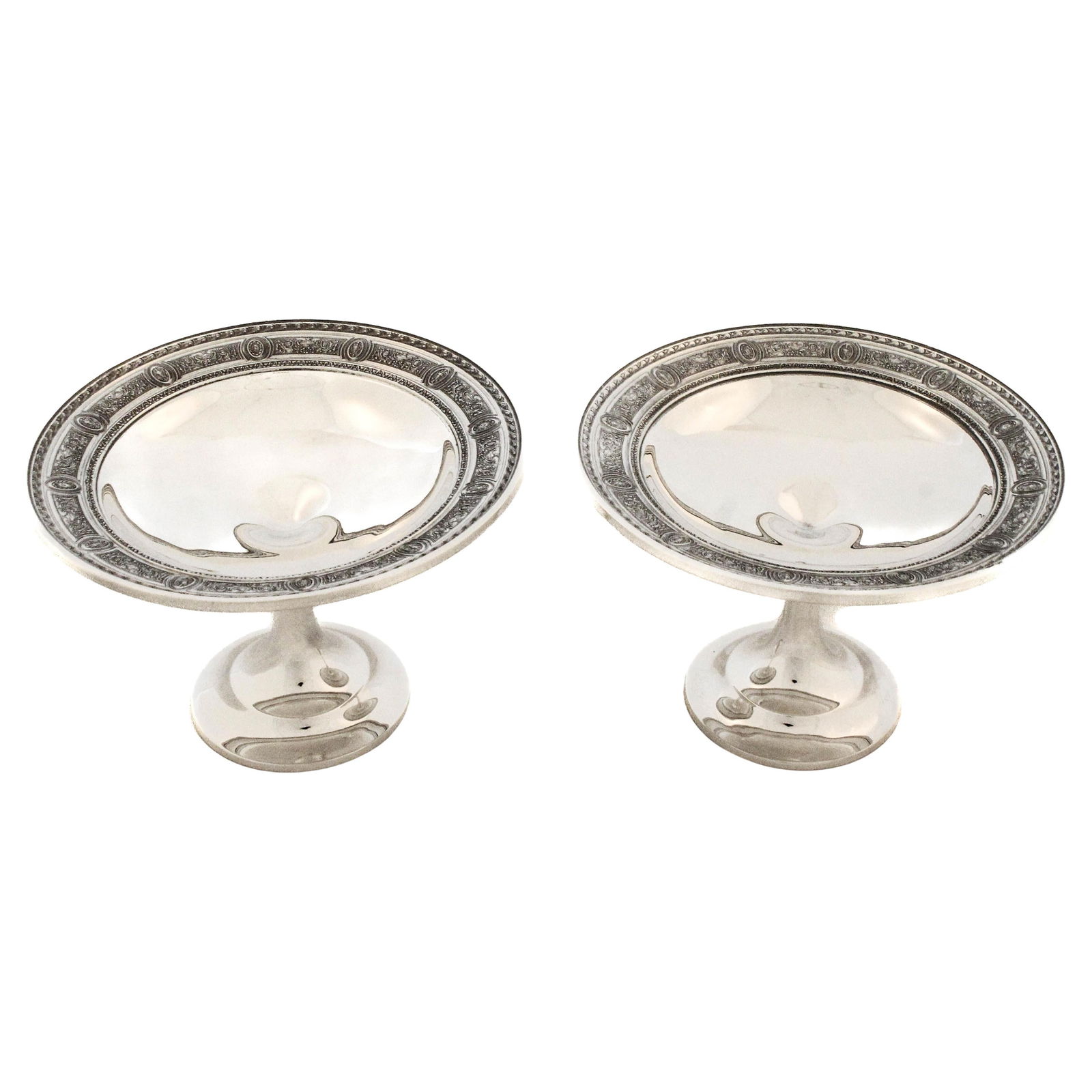 Set of 2 International Silver Wedgewood Sterling Silver Compotes 1924: Set of 2 International Silver Wedgewood Sterling Silver Compotes 1924 This exquisite pair of sterling silver compotes features the elegant "Wedgewood" pattern, first introduced in 1924 by Internationa