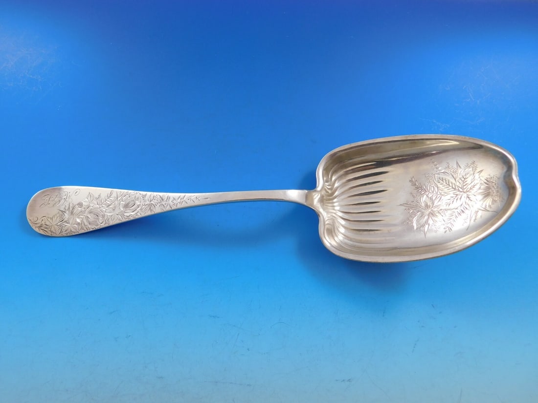 Sterling Silver Brite-Cut Salad Serving Spoon Ribbed Bowl 9.5 inch Monogrammed: Sterling Silver Brite-Cut Salad Serving Spoon Ribbed Bowl 9.5 inch Monogrammed This exquisite Brite-Cut salad serving spoon is crafted from high-quality sterling silver, featuring a elegantly ribbed b