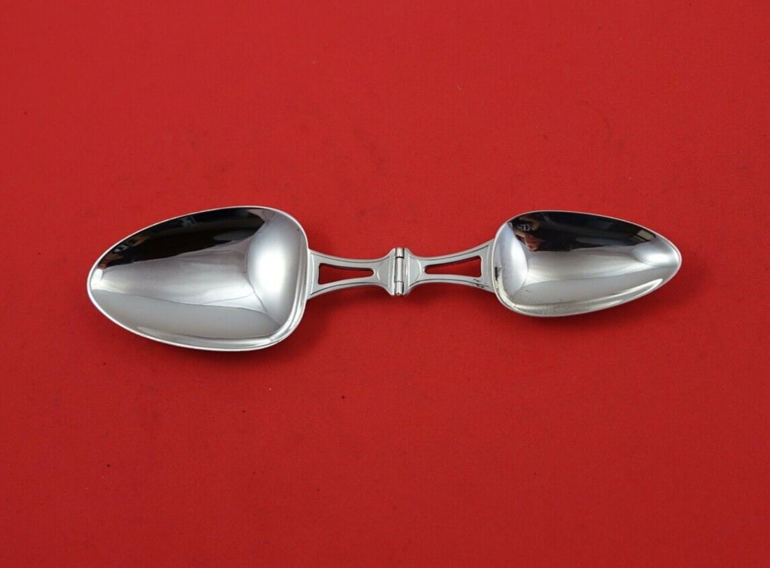 Blackinton Sterling Silver Folding Medicine Spoon 6 3/8" Pattern Unknown: Blackinton Sterling Silver Folding Medicine Spoon 6 3/8" Pattern Unknown This exquisite sterling silver medicine spoon by Blackinton features a folding design for convenience. When closed, it measures