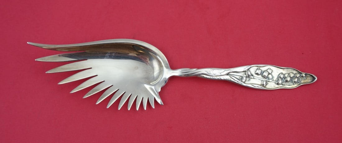 Whiting Lily of the Valley Sterling Silver Macaroni Server 10 3/8": Whiting Lily of the Valley Sterling Silver Macaroni Server 10 3/8" This exquisite macaroni server showcases the "Lily of the Valley" pattern by Whiting, crafted from high-quality sterling silver. Meas