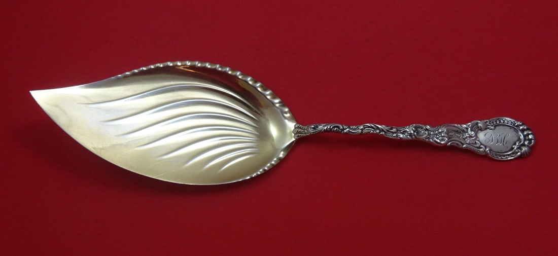 Durgin Louis XV Sterling Silver Fish Server Gold Washed 11 1/4": Durgin Louis XV Sterling Silver Fish Server Gold Washed 11 1/4" This exquisite fish server from the Louis XV pattern by Durgin features a beautiful gold wash finish that enhances its elegant design. C