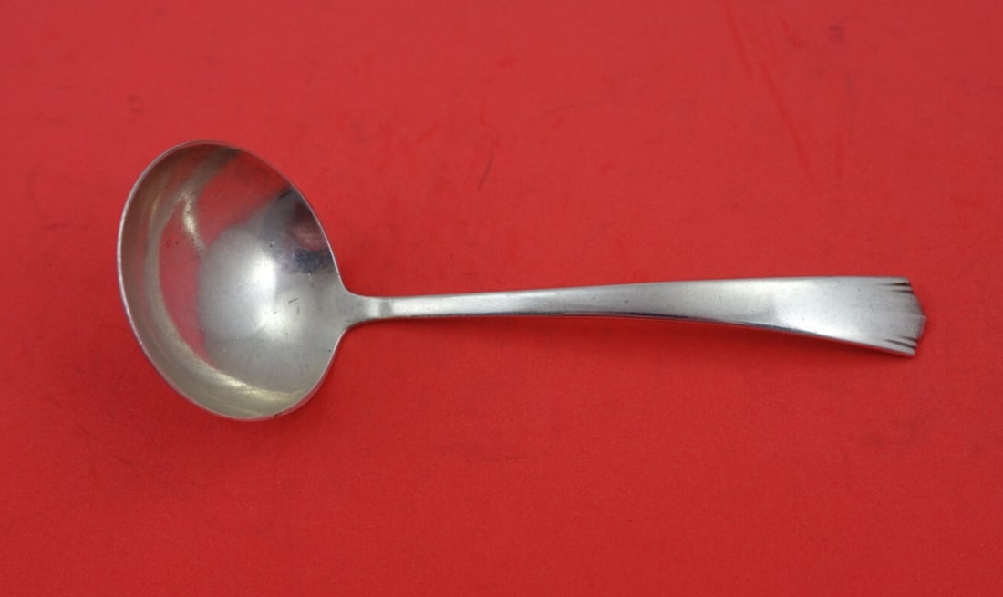 Lunt Modern American Sterling Silver Gravy Ladle 5 7/8 in Serving Piece: Lunt Modern American Sterling Silver Gravy Ladle 5 7/8 in Serving Piece This exquisite gravy ladle from the Modern American pattern by Lunt showcases the timeless elegance of sterling silver craftsman