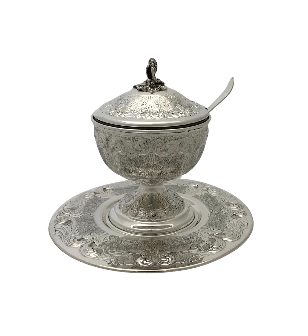 Italian 925 Sterling Silver Handmade Honey Dish Set with Tray: Italian 925 Sterling Silver Handmade Honey Dish Set with Tray This exquisite Italian 925 sterling silver honey dish set combines functionality with elegant design. Crafted in Italy, the set includes a