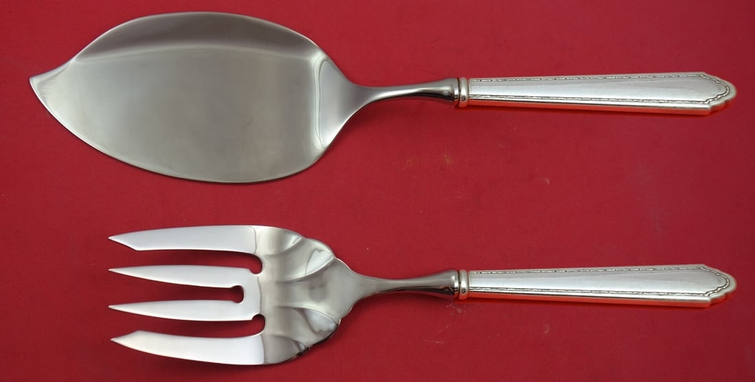 Lunt William & Mary Sterling Silver Salmon Serving Set 2-Piece Custom Made: Lunt William & Mary Sterling Silver Salmon Serving Set 2-Piece Custom Made Presenting a beautifully crafted 2-piece salmon serving set in the elegant William & Mary pattern by Lunt. This custom-made s