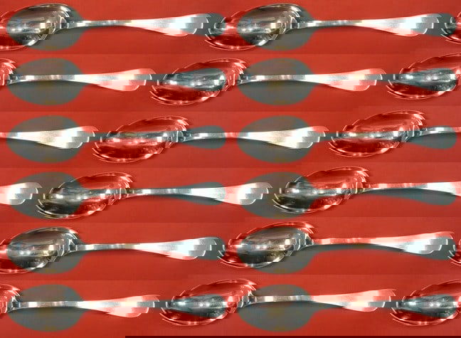 Tiffany & Co King William Sterling Silver Soup Spoon Set 12 pc 7 1/4": Tiffany & Co King William Sterling Silver Soup Spoon Set 12 pc 7 1/4" This exquisite set of 12 place soup spoons features the timeless King William pattern by Tiffany & Co., crafted from high-quality