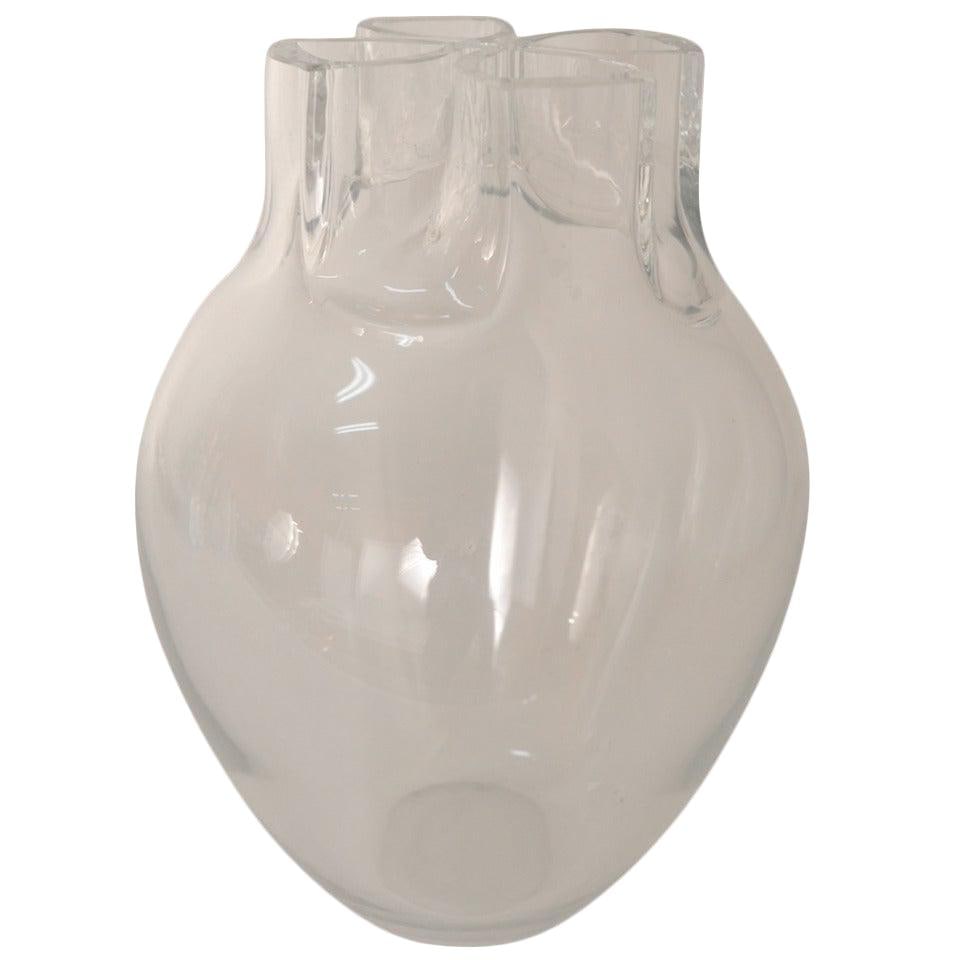 Signed Barbini Murano Glass Vase Clover Leaf Design 11 in: Signed Barbini Murano Glass Vase Clover Leaf Design 11 in This exquisite signed Barbini Murano glass vase features a charming clover leaf top design. Crafted from clear glass, it showcases a beautiful