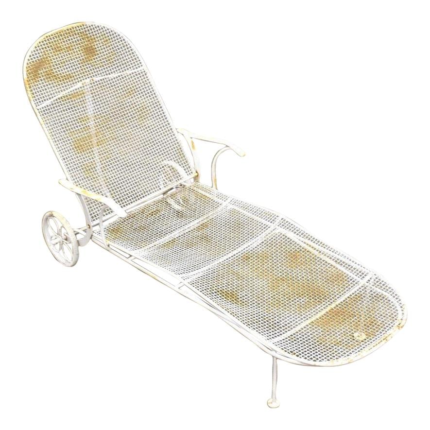 Vintage Russell Woodard Sculptura White Metal Chaise Lounge Chair: Vintage Russell Woodard Sculptura White Metal Chaise Lounge Chair Embrace mid-century modern design with this vintage Russell Woodard Sculptura chaise lounge chair. Crafted from durable metal, this wh