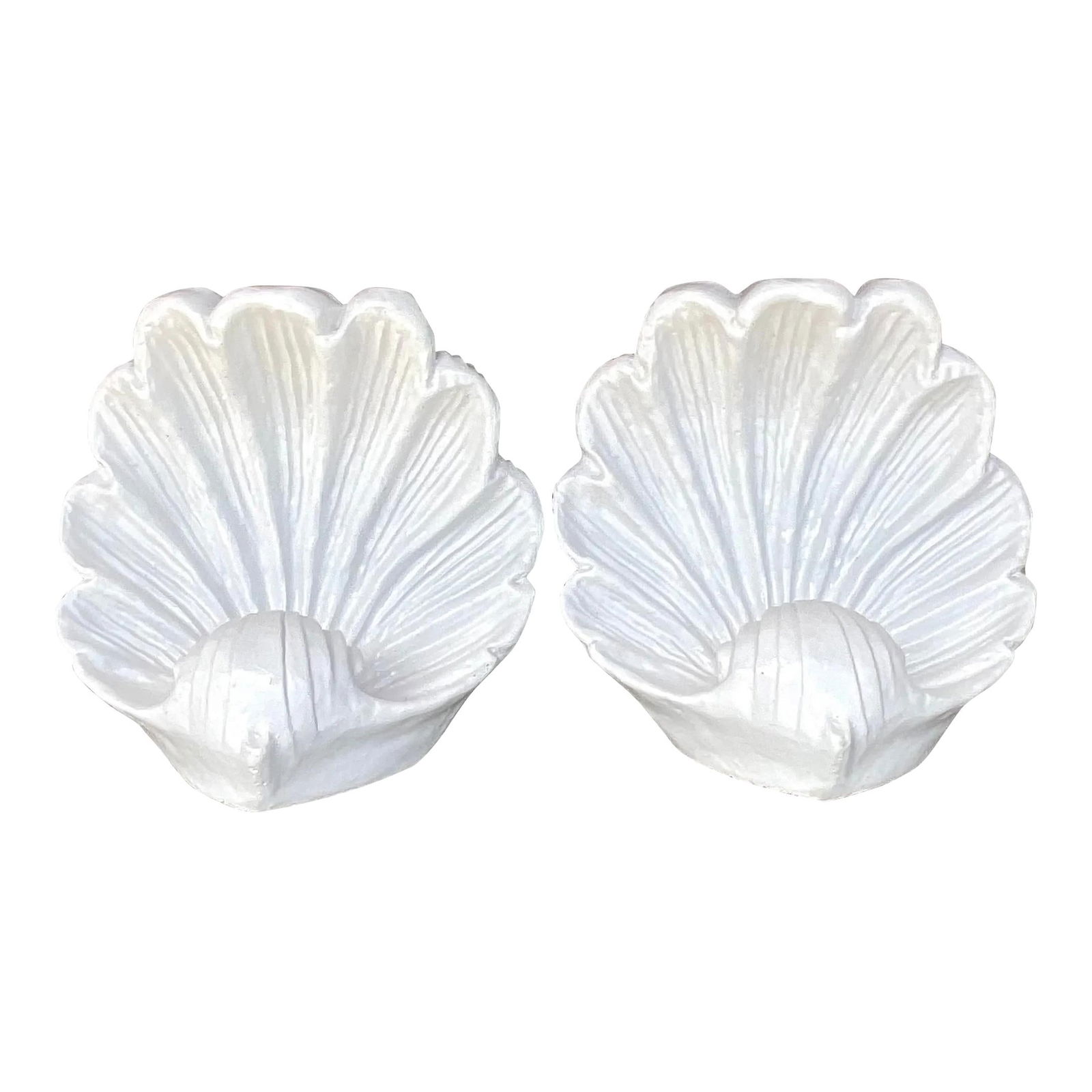 Chic Vintage White Ceramic Clam Shells Pair from Palm Beach: Chic Vintage White Ceramic Clam Shells Pair from Palm Beach This exquisite pair of vintage coastal glazed ceramic clam shells features a stylish white finish, making them a perfect decorative accent f