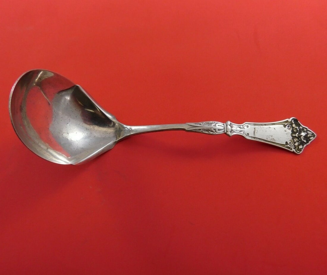 Hotchkiss & Schreuder Unique Sterling Silver Gravy Ladle 7.5": Hotchkiss & Schreuder Unique Sterling Silver Gravy Ladle 7.5" This exquisite 7 1/2" gravy ladle from the Unique pattern by Hotchkiss & Schreuder is a stunning addition to any table setting. Crafted fr