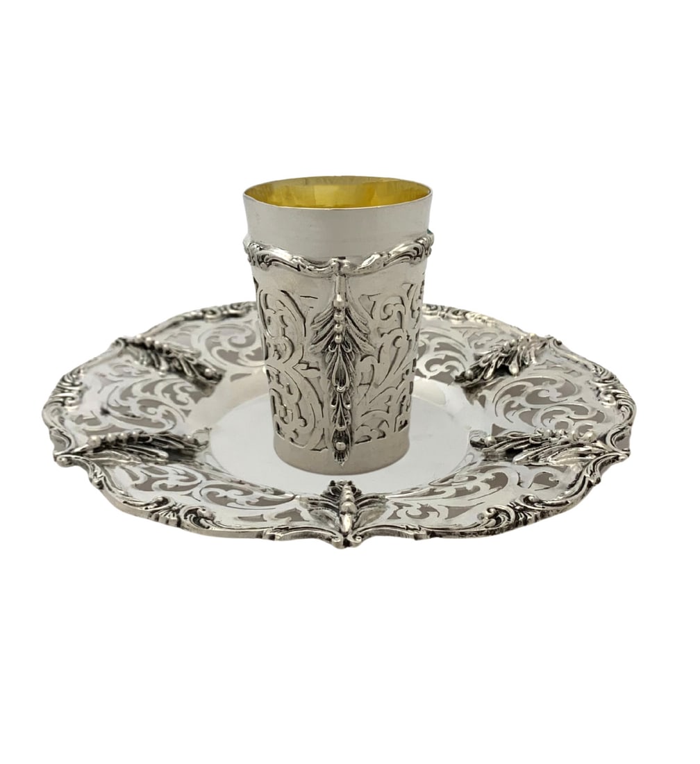Handmade 925 Sterling Silver Fluted Cup and Tray Set: Handmade 925 Sterling Silver Fluted Cup and Tray Set This exquisite set includes a finely crafted 925 sterling silver cup and tray, showcasing a beautiful handmade fluted open swirl design with ornate