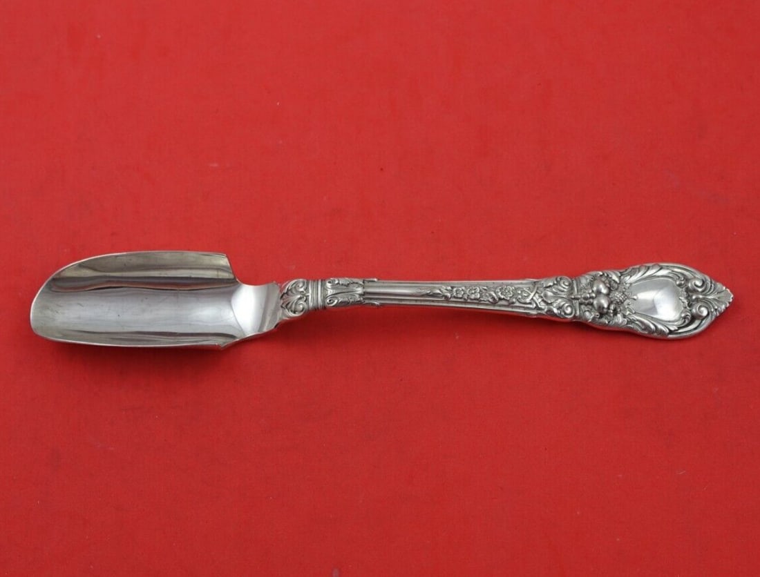 Lunt Charles II Sterling Silver 9 Inch Cheese Scoop Serving Piece: Lunt Charles II Sterling Silver 9 Inch Cheese Scoop Serving Piece Discover the elegance of the Charles II cheese scoop by Lunt, crafted from high-quality sterling silver. This large serving piece meas
