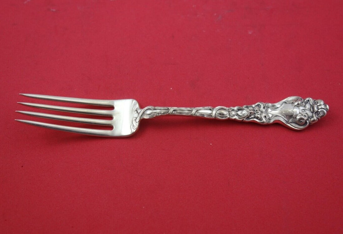 Unger Douvaine Art Nouveau Sterling Silver Dinner Fork 7.5": Unger Douvaine Art Nouveau Sterling Silver Dinner Fork 7.5" This exquisite dinner fork is part of the Douvaine pattern by Unger, crafted from high-quality sterling silver. With a length of 7 1/2 inche