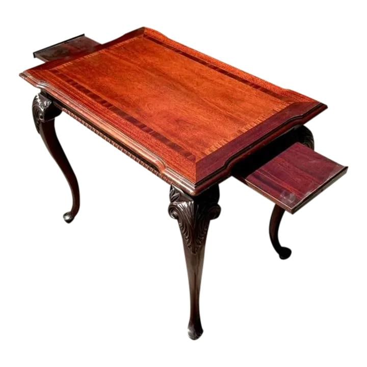 Elegant Vintage Regency Wood Side Table with Curved Legs: Elegant Vintage Regency Wood Side Table with Curved Legs Enhance your home decor with this elegant Vintage Regency Side Table. Featuring gracefully curved legs, intricate detailing, and a rich wood fi