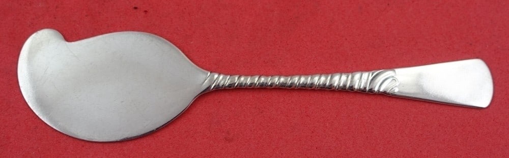 Gorham Colonial Sterling Silver Pate Spreader 4.5 Inch Flat Handle: Gorham Colonial Sterling Silver Pate Spreader 4.5 Inch Flat Handle This exquisite Colonial by Gorham pate spreader is crafted from high-quality sterling silver. Featuring a sleek flat handle and measu