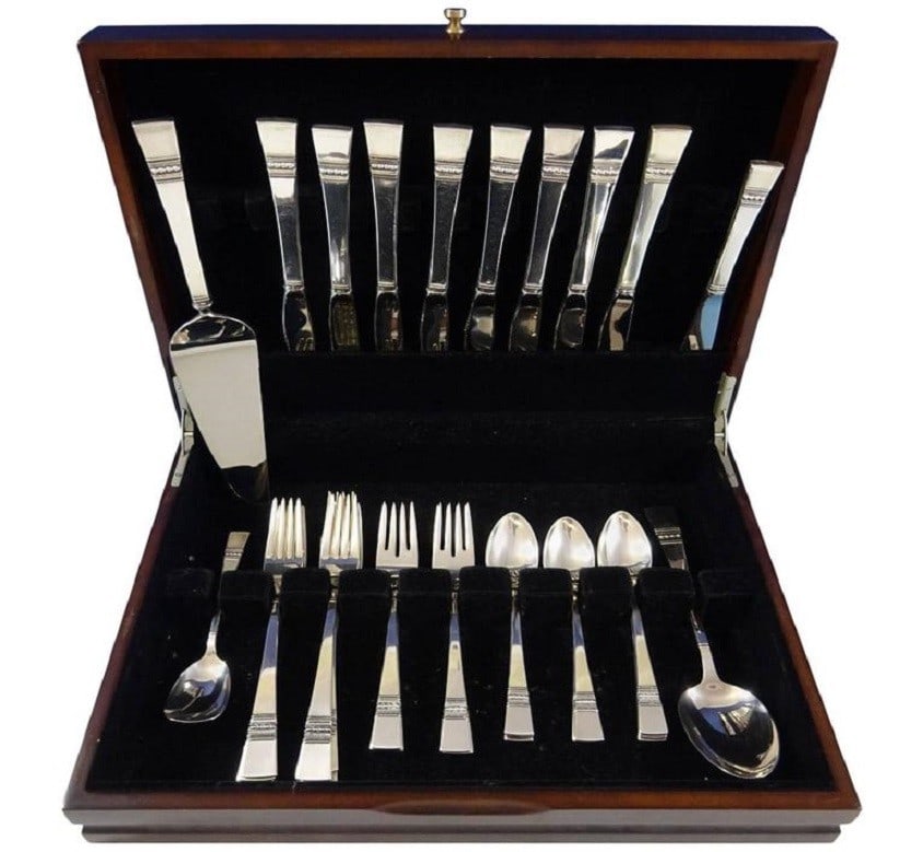 Reed & Barton Diadem Sterling Silver Flatware Set 36 PC Mid-Century Modern: Reed & Barton Diadem Sterling Silver Flatware Set 36 PC Mid-Century Modern Elevate your dining experience with the exquisite Diadem flatware service set by Reed & Barton. Crafted from high-quality ste