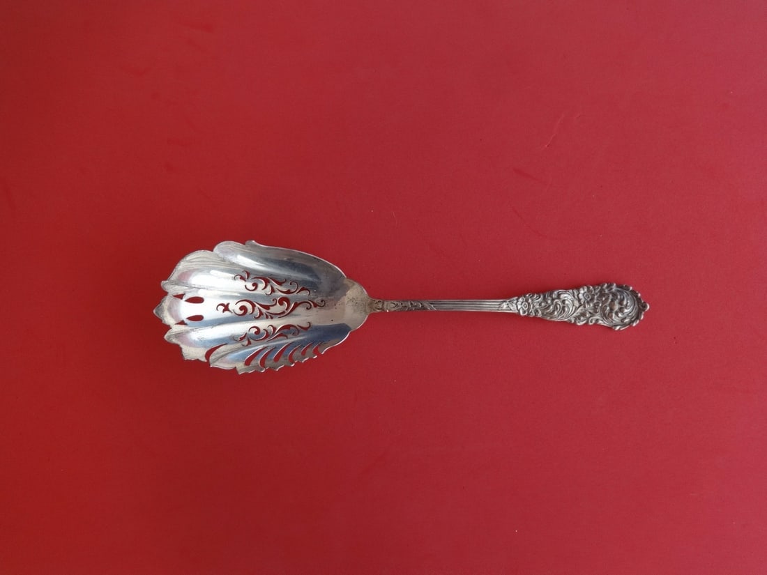 Reed & Barton Trajan Sterling Silver Macaroni Server 9 1/4 Inch: Reed & Barton Trajan Sterling Silver Macaroni Server 9 1/4 Inch Introducing the exquisite Trajan Macaroni Server by Reed & Barton, a stunning addition to your serving ware. This beautiful piece is cra