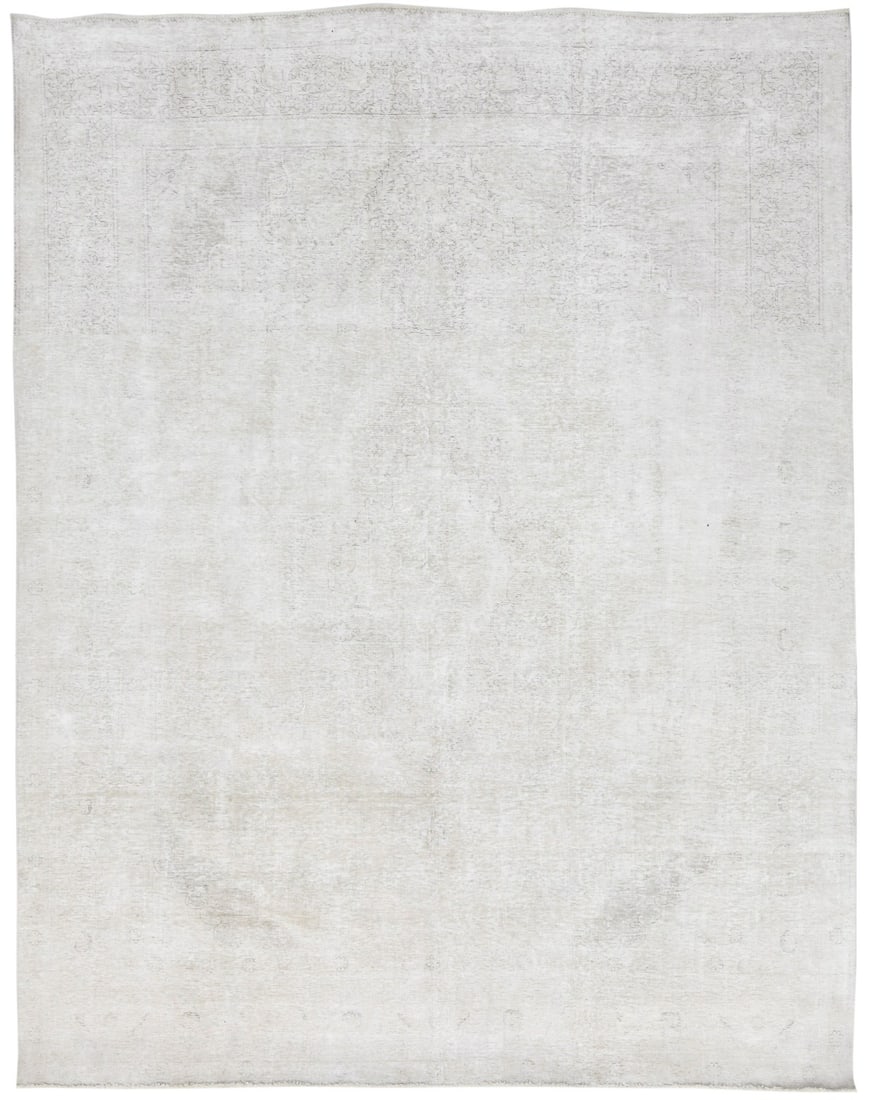 Vintage Floral Hand-Knotted Wool Oriental Rug 9'8 x 12'5: Vintage Floral Hand-Knotted Wool Oriental Rug 9'8 x 12'5 This exquisite antique distressed Oriental rug is a true statement piece for your living space. Measuring 9'8" x 12'5", it features a beautiful