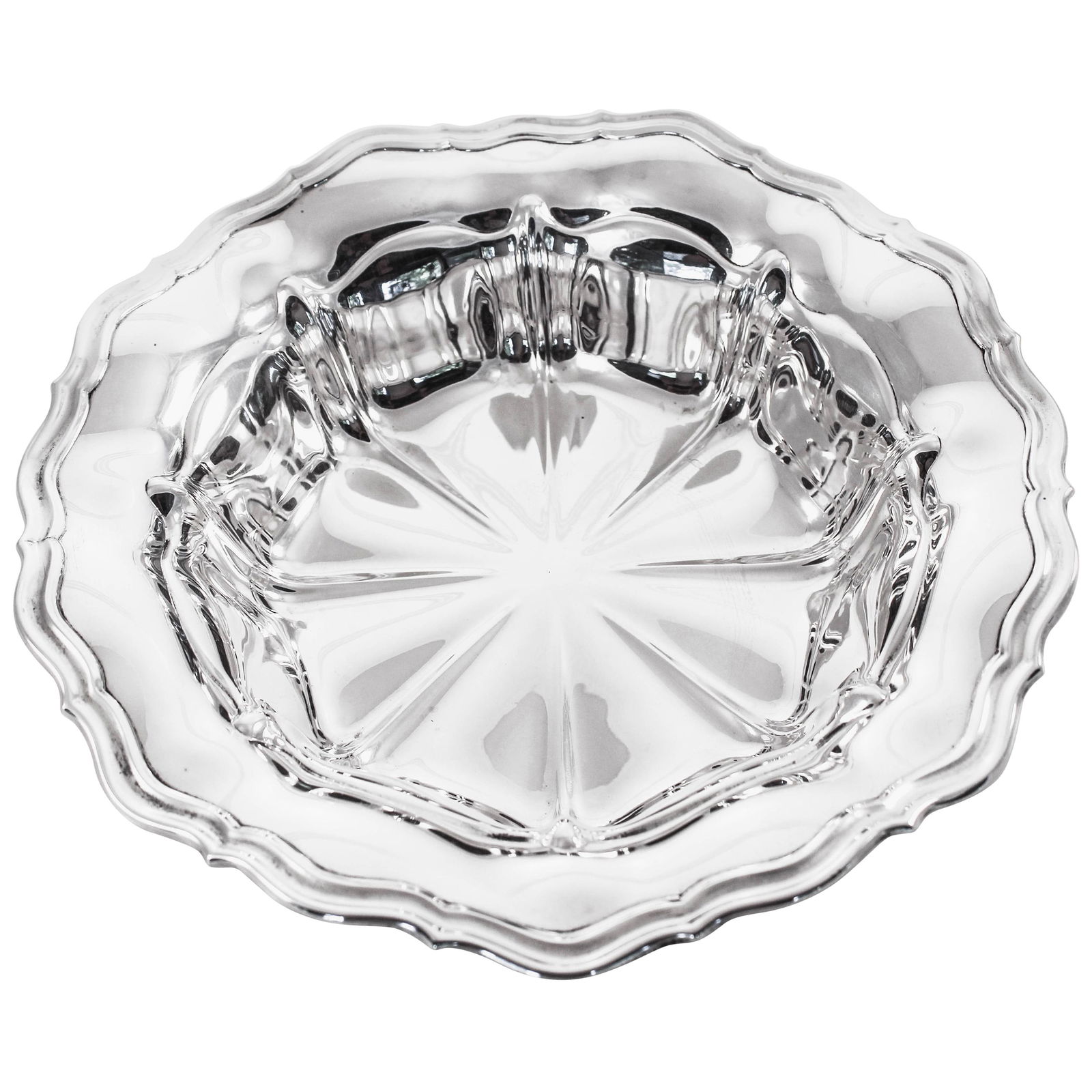 Gorham Sterling Silver Bowl 1947 Fluted Rim 11 in Diameter: Gorham Sterling Silver Bowl 1947 Fluted Rim 11 in Diameter This exquisite sterling silver bowl, crafted by Gorham Silver Company in 1947, features a fluted rim with a scalloped edge, showcasing a simp