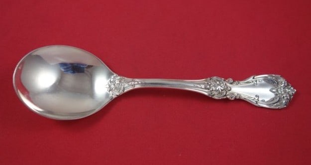 Reed & Barton Burgundy Sterling Silver Gumbo Soup Spoon 7 1/8 Vintage: Reed & Barton Burgundy Sterling Silver Gumbo Soup Spoon 7 1/8 Vintage Introducing the Burgundy Gumbo Soup Spoon by Reed and Barton, a stunning piece crafted from high-quality sterling silver. This vin