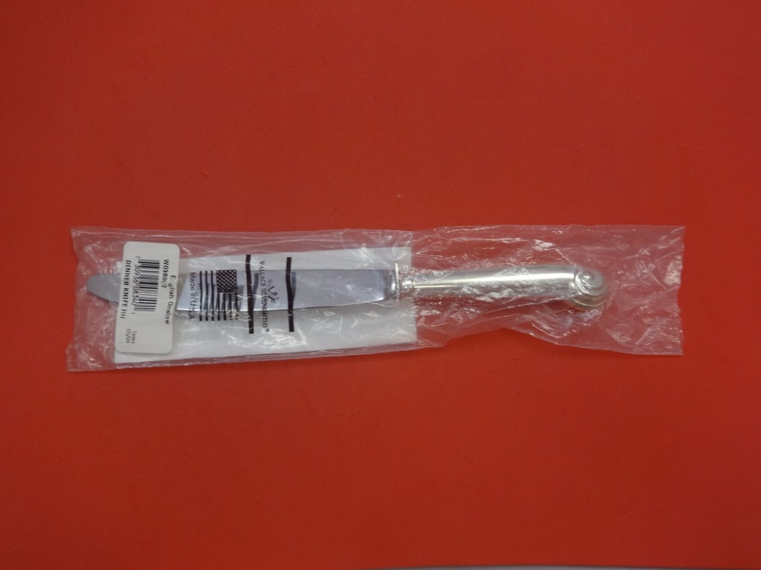 Wallace English Onslow Sterling Silver Dinner Knife 9.5": Wallace English Onslow Sterling Silver Dinner Knife 9.5" This 9 1/2" dinner knife features the elegant English Onslow pattern, crafted from high-quality sterling silver. The knife boasts a hollow hand