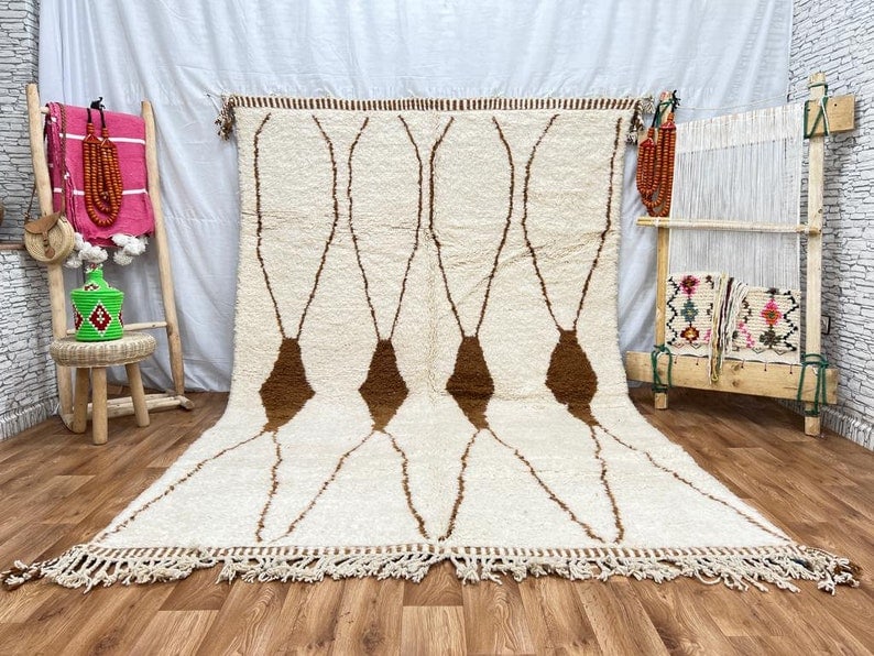 Authentic Handwoven Berber Rug 100% Sheep Wool Morocco 8x5ft: Authentic Handwoven Berber Rug 100% Sheep Wool Morocco 8x5ft Discover the beauty of a Fabulous Authentic Rug, handwoven in the Atlas Mountains by skilled local Berber women weavers. This exquisite pie