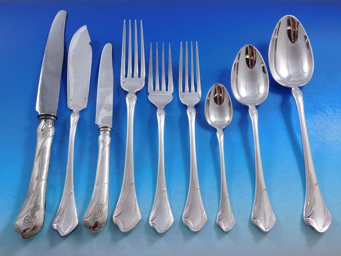 Christofle Moderne Gramont Silverplate Flatware Set 106 Pieces with Storage Chest: Christofle Moderne Gramont Silverplate Flatware Set 106 Pieces with Storage Chest Introducing the Moderne Gramont flatware service set by Christofle, a stunning collection crafted in France. This esta