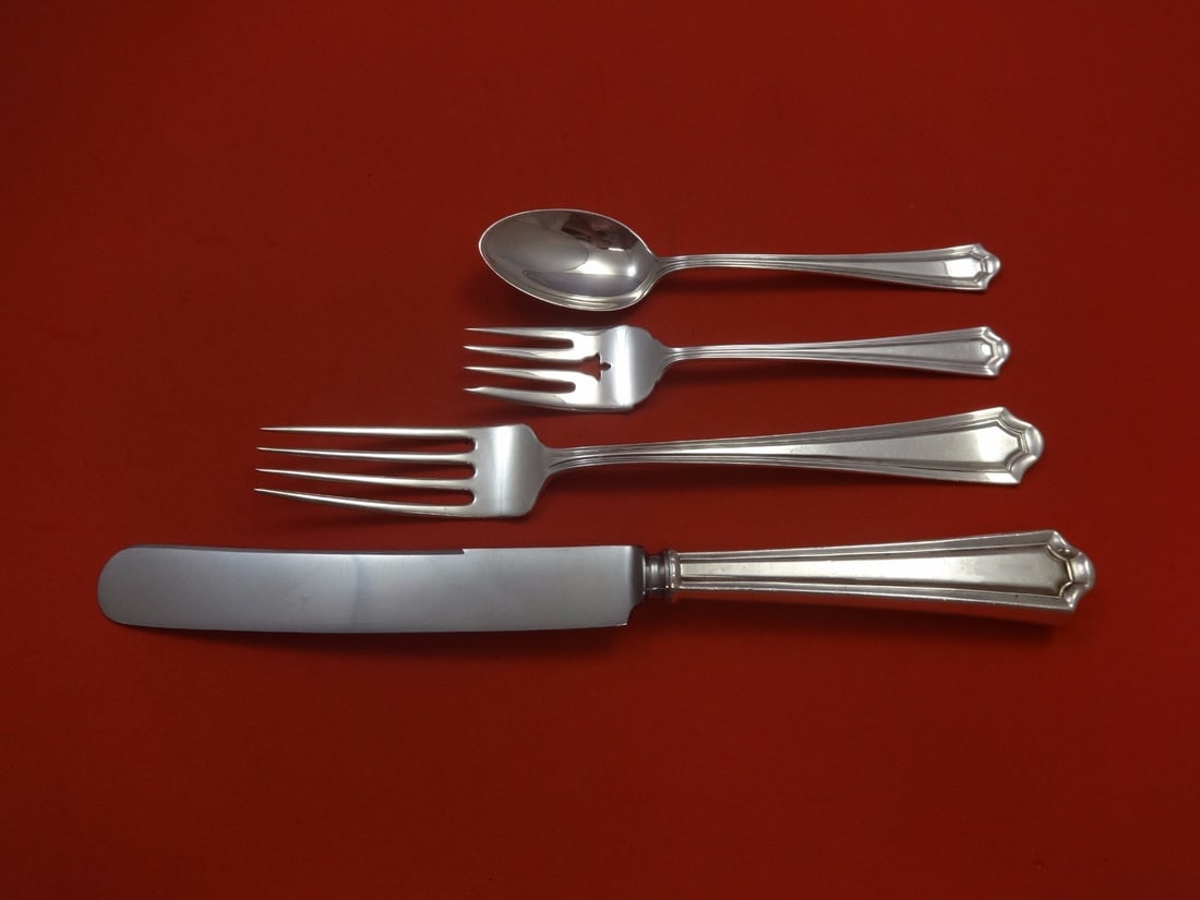 Mary Warren Manchester Sterling Silver 4-Piece Dinner Setting: Mary Warren Manchester Sterling Silver 4-Piece Dinner Setting Elevate your dining experience with this exquisite 4-piece dinner size place setting in the Mary Warren pattern by Manchester. Crafted fro