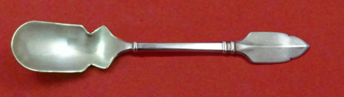 Graff W & D Robert Bruce Sterling Silver Horseradish Scoop 5 3/4 Inches: Graff W & D Robert Bruce Sterling Silver Horseradish Scoop 5 3/4 Inches This exquisite horseradish scoop is part of the Robert Bruce pattern, custom made by Graff W & D. Crafted from high-quality ster