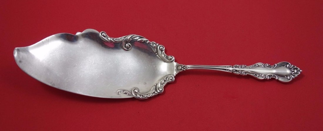 International Sterling Silver Warwick Fish Server 9 3/4 Inch Antique: International Sterling Silver Warwick Fish Server 9 3/4 Inch Antique This exquisite Warwick fish server, crafted by International Sterling, measures 9 3/4 inches in length. Made from high-quality ster