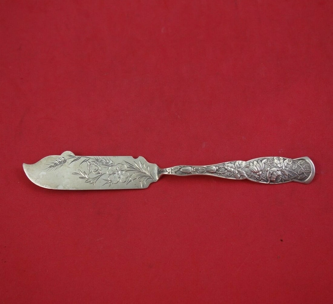 Knowles Rose Bug Sterling Silver Master Butter Knife 7 1/4": Knowles Rose Bug Sterling Silver Master Butter Knife 7 1/4" This exquisite knife, known as Rose aka Bug, was crafted by Knowles between 1850 and 1899. Made from high-quality sterling silver, it featur
