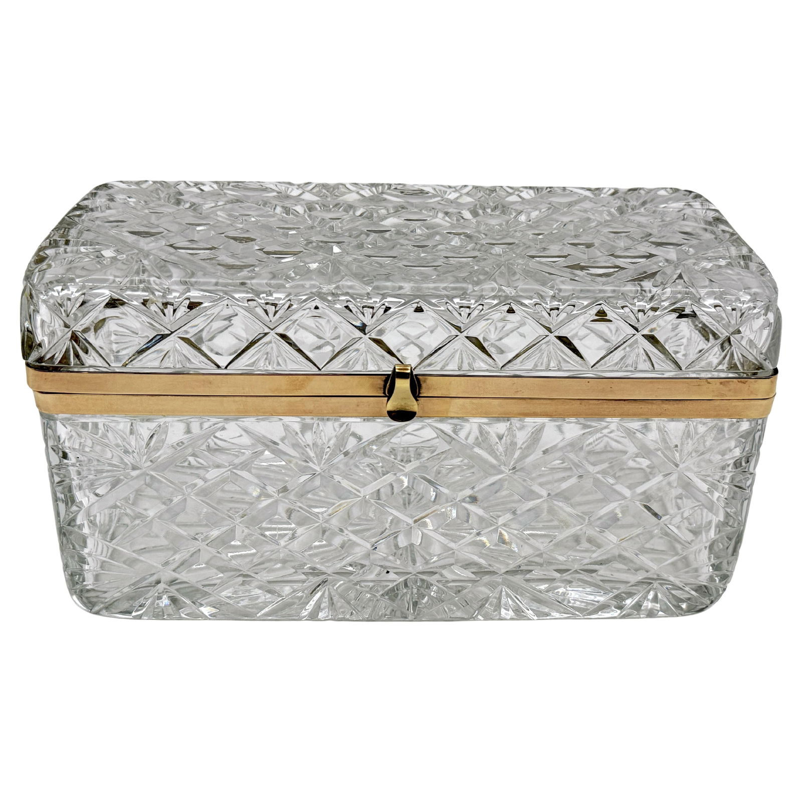 Large French Baccarat Crystal Table Box Neoclassical Design: Large French Baccarat Crystal Table Box Neoclassical Design This exquisite large French-cut crystal rectangular table box, attributed to Baccarat, embodies the exceptional craftsmanship synonymous wit