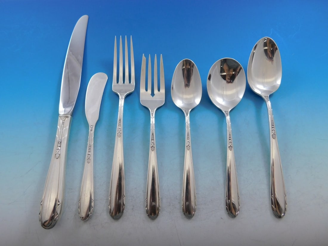 Oneida Heiress Sterling Silver Flatware Set for 8 - 60 Pieces with Storage Chest: Oneida Heiress Sterling Silver Flatware Set for 8 - 60 Pieces with Storage Chest Elevate your dining experience with the Heiress by Oneida Sterling Silver Flatware Set, designed for service of 8. This