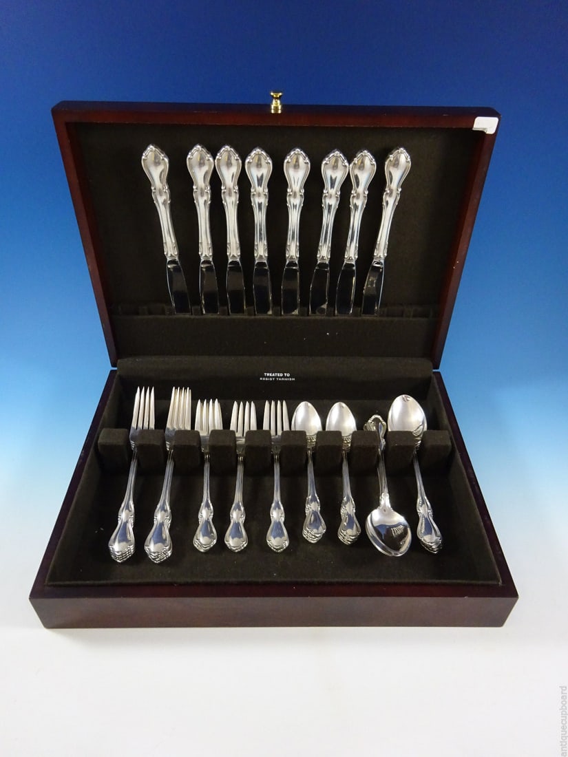 Reed & Barton Hampton Court Sterling Silver Flatware Set 40 Pieces with Storage Chest: Reed & Barton Hampton Court Sterling Silver Flatware Set 40 Pieces with Storage Chest Enhance your dining experience with the exquisite Hampton Court Sterling Silver Flatware Set by Reed & Barton. Thi