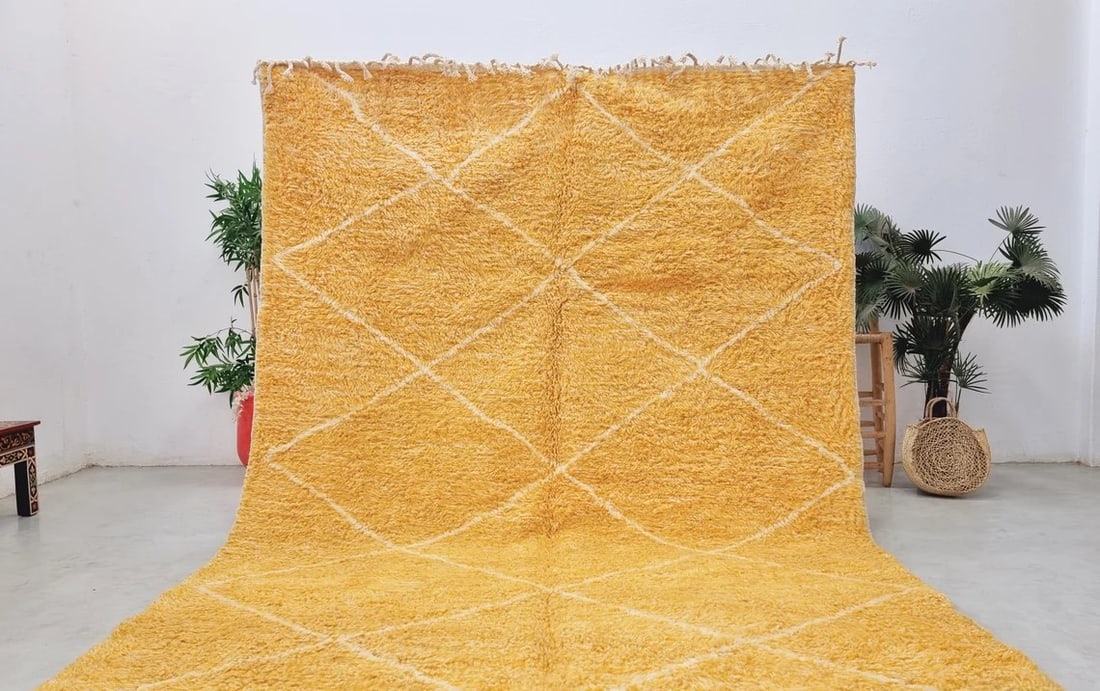 Authentic Handmade 100% Wool Rug from Morocco 8 x 5 Feet: Authentic Handmade 100% Wool Rug from Morocco 8 x 5 Feet Discover the beauty of this stunning handmade soft wool rug, expertly crafted by skilled Berber women weavers in the Atlas Mountains of Morocco