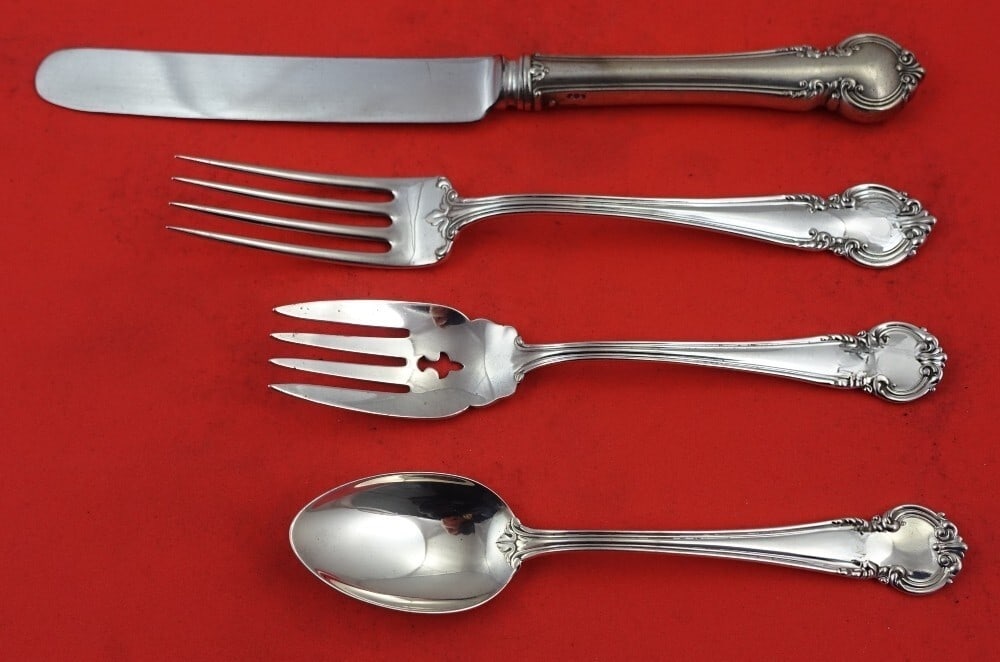 Reed & Barton La Comtesse Sterling Silver 4-Piece Place Setting: Reed & Barton La Comtesse Sterling Silver 4-Piece Place Setting Elevate your dining experience with this exquisite 4-piece place setting from the La Comtesse pattern by Reed & Barton. Crafted from hig