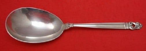 International Royal Danish Sterling Silver Berry Spoon 9 1/4": International Royal Danish Sterling Silver Berry Spoon 9 1/4" This exquisite Royal Danish Berry Spoon, crafted by International Sterling, showcases the elegant Royal Danish pattern. Made entirely of s
