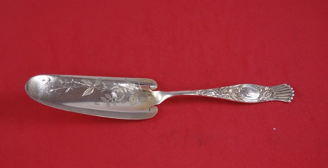 Knowles King Sterling Silver Jelly Cake Server Bright-Cut 7.5 Inch: Knowles King Sterling Silver Jelly Cake Server Bright-Cut 7.5 Inch This exquisite Jelly Cake Server from the 'King' pattern by Knowles is crafted from high-quality sterling silver and dates back to th