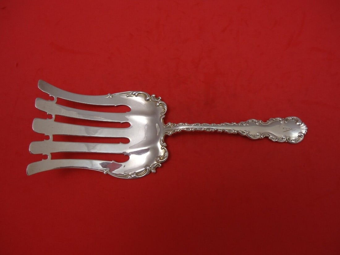 Whiting Gorham Louis XV Sterling Silver Asparagus Fork 8.5 Inch: Whiting Gorham Louis XV Sterling Silver Asparagus Fork 8.5 Inch This exquisite serving fork is part of the Louis XV pattern by Whiting, crafted in sterling silver. Measuring 8 1/2 inches, it is perfec