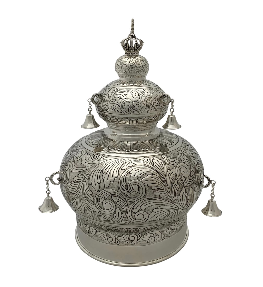 Handmade 925 Sterling Silver Torah Crown Ornate Design 13.75 Inches: Handmade 925 Sterling Silver Torah Crown Ornate Design 13.75 Inches This exquisite Torah Crown is crafted from fine 925 sterling silver, showcasing a stunning handmade chased swirl ornate design. The