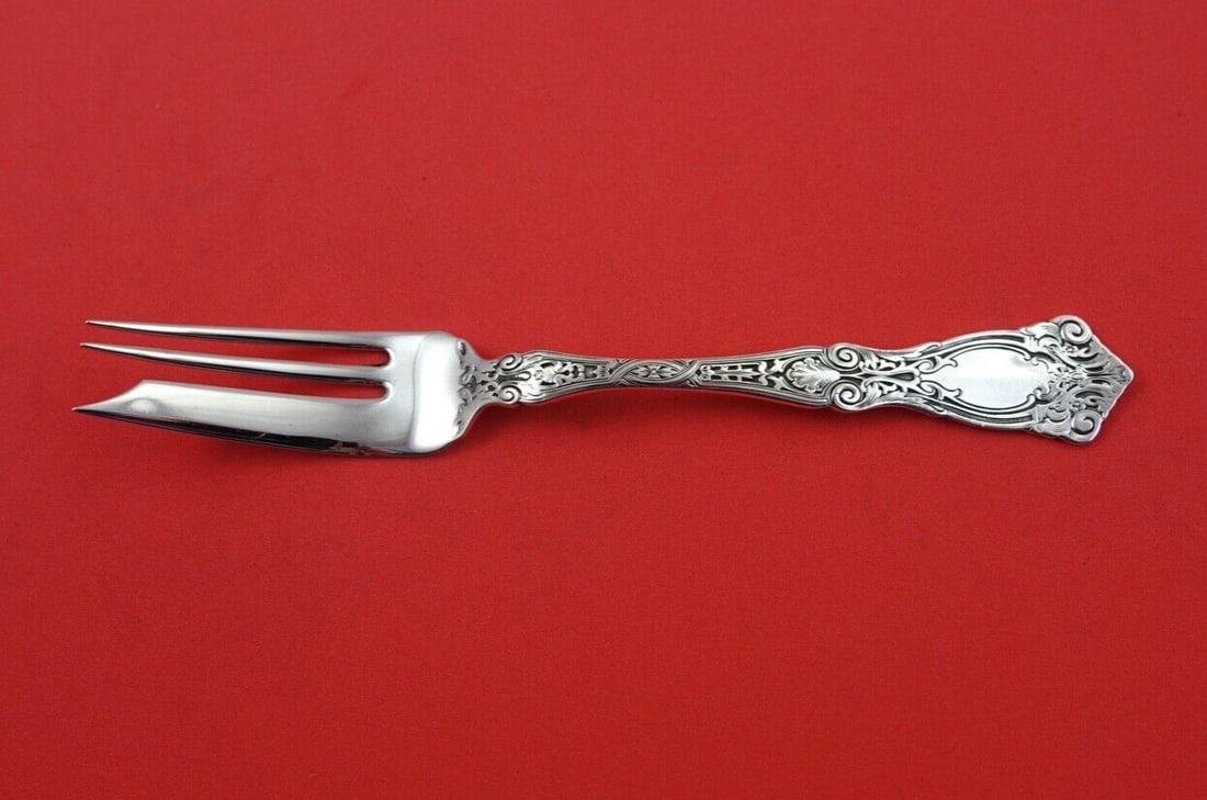 Wallace Berain Sterling Silver 3-Tine Pastry Fork 6 1/8 Inches: Wallace Berain Sterling Silver 3-Tine Pastry Fork 6 1/8 Inches Enhance your dining experience with this exquisite Berain pattern pastry fork by Wallace. This 3-tine fork, measuring 6 1/8 inches, showc
