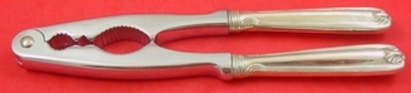 Towle Sterling Silver 7 3/4 Nut Cracker Benjamin Franklin Pattern: Towle Sterling Silver 7 3/4 Nut Cracker Benjamin Franklin Pattern Presenting the exquisite Towle Sterling Silver Nut Cracker from the renowned Benjamin Franklin pattern. Crafted post-1940, this custom