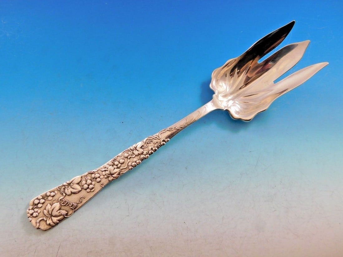Tiffany & Co. Vine Sterling Silver Salad Serving Fork 10" Grape Motif: Tiffany & Co. Vine Sterling Silver Salad Serving Fork 10" Grape Motif Discover the elegance of the Vine pattern with this stunning Sterling Silver Salad Serving Fork by Tiffany & Co. Measuring 10 inch