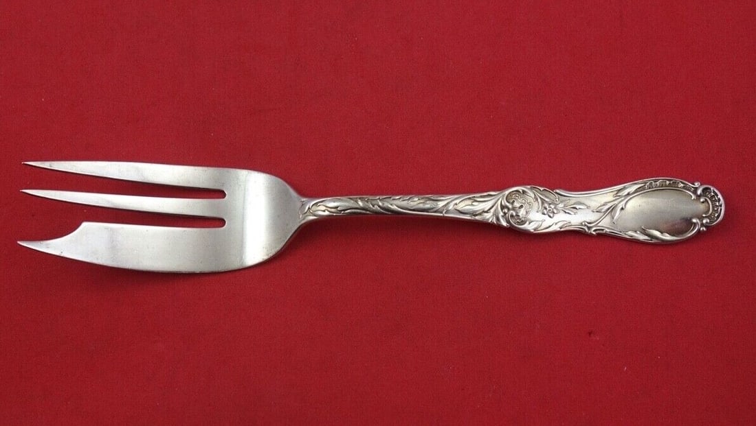 Gorham Rouen Sterling Silver 3-Tine Pie Fork 6 7/8 Inches: Gorham Rouen Sterling Silver 3-Tine Pie Fork 6 7/8 Inches This exquisite Rouen pie fork by Gorham features a classic 3-tine design, crafted from high-quality sterling silver. Measuring 6 7/8 inches, t