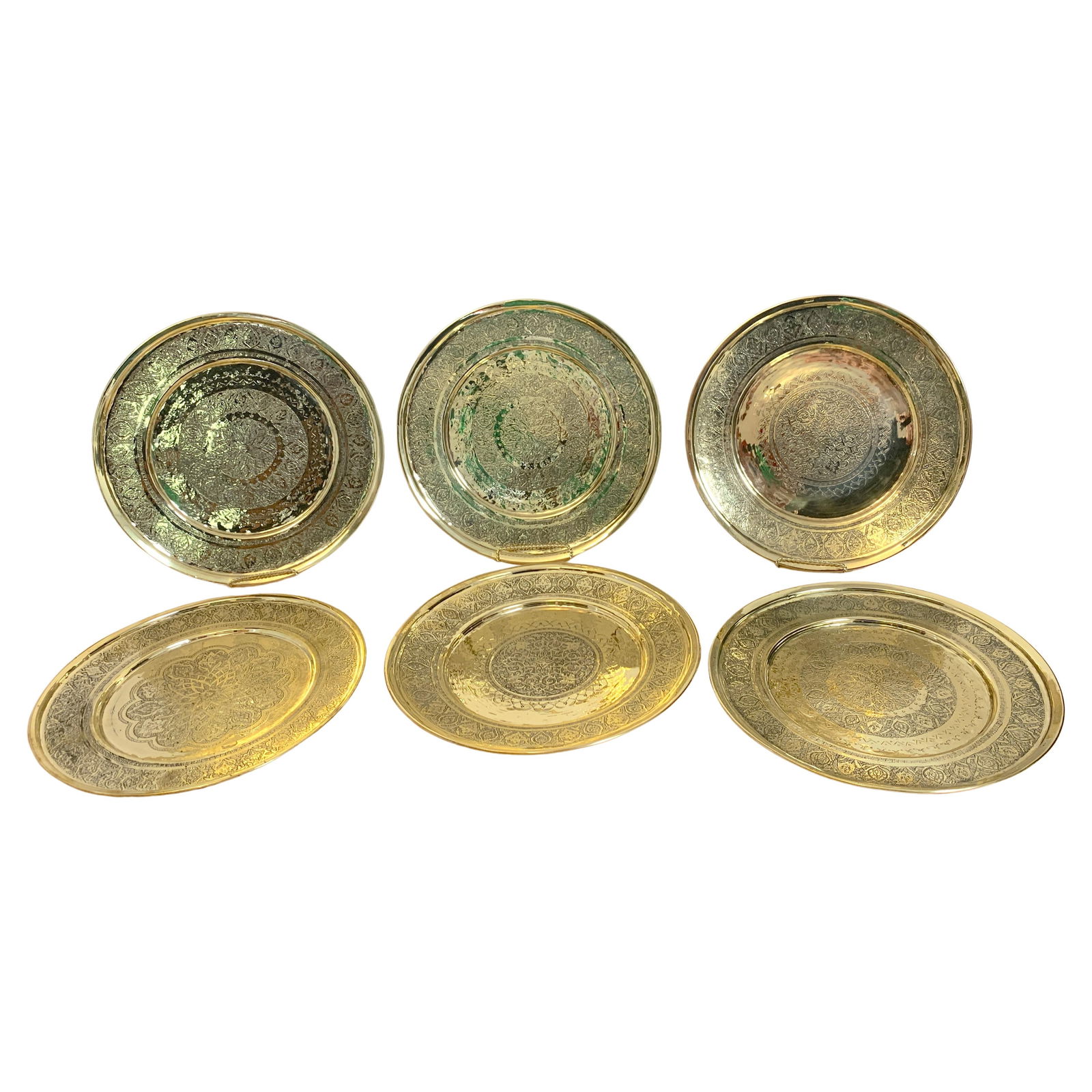Set of 6 Late 19th-Century Anglo-Indian Engraved Brass Charger Plates: Set of 6 Late 19th-Century Anglo-Indian Engraved Brass Charger Plates This exquisite set of six late 19th-century Anglo-Indian engraved brass charger plates, crafted in India circa 1880s, showcases th