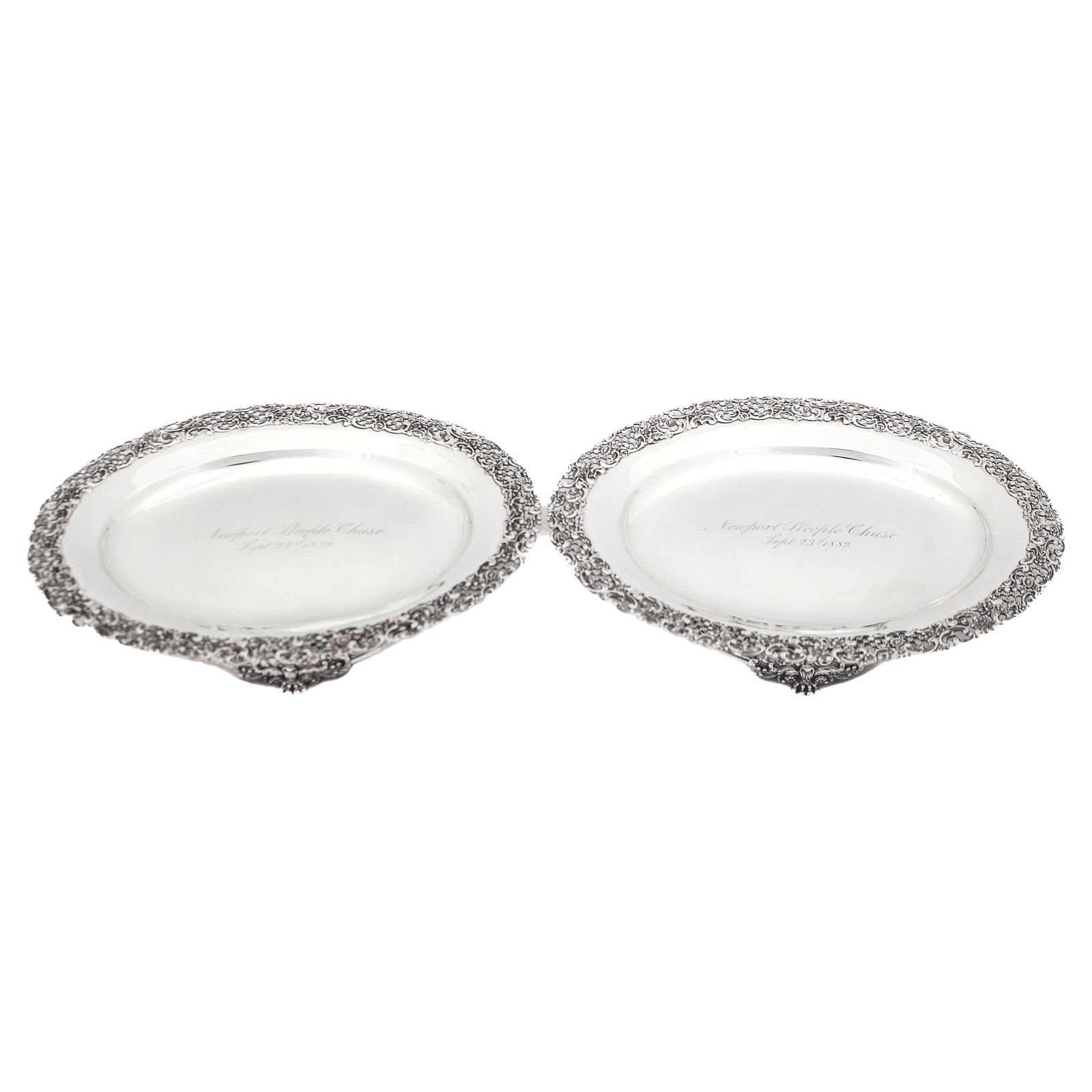 Antique Sterling Silver Tazzas Set by Tiffany & Co 1880: Antique Sterling Silver Tazzas Set by Tiffany & Co 1880 This stunning pair of sterling silver tazzas from Tiffany & Co. showcases the exquisite craftsmanship of the late 19th century. Each tazza featu