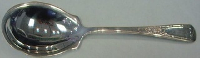 Dominick & Haff Old English Antique V42 Sterling Silver Berry Spoon 9in: Dominick & Haff Old English Antique V42 Sterling Silver Berry Spoon 9in This exquisite Old English Antique Engraved V42 Berry Spoon, crafted by Dominick & Haff, is a stunning example of fine sterling