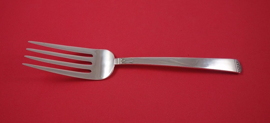 Lunt Regency Sterling Silver Large Cold Meat Fork 9 Inch: Lunt Regency Sterling Silver Large Cold Meat Fork 9 Inch This exquisite Regency by Lunt Sterling Silver Cold Meat Fork is a large serving utensil measuring 9 inches. Crafted from high-quality sterling
